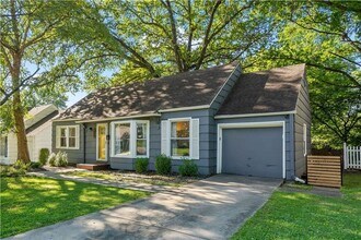 2009 W 71st St in Prairie Village, KS - Building Photo - Building Photo