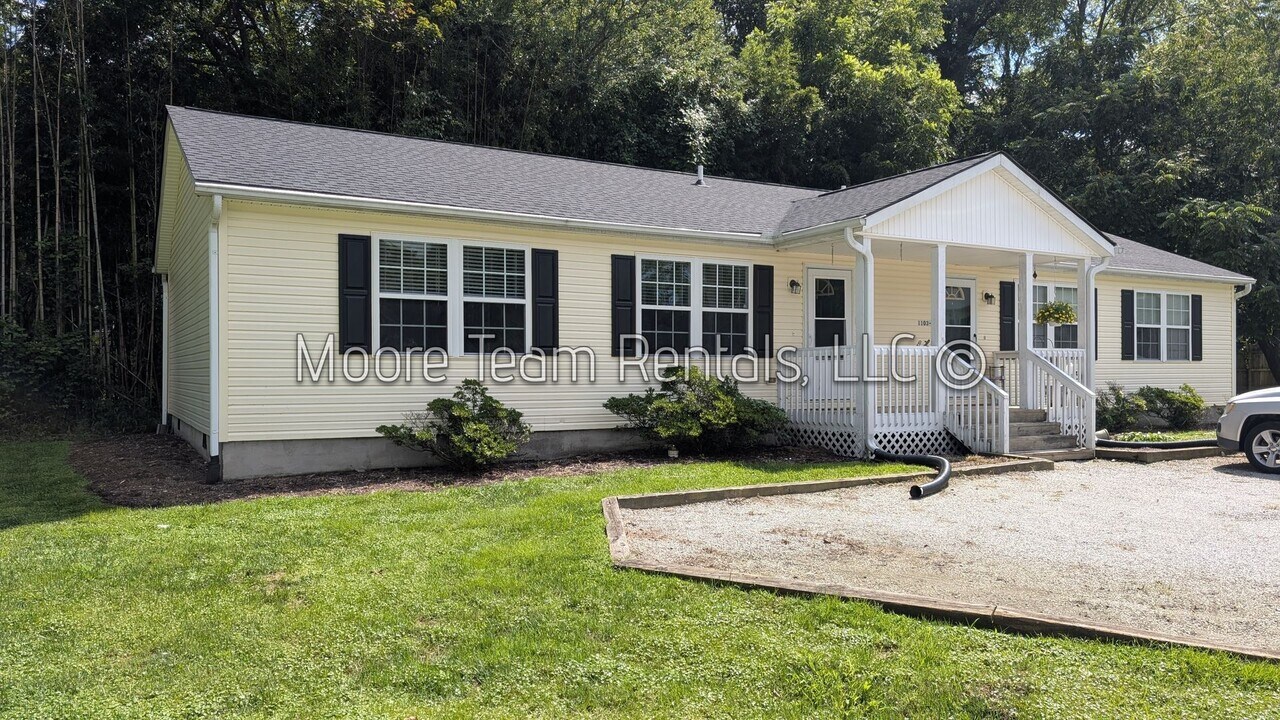 1103 Maple St in Hendersonville, NC - Building Photo