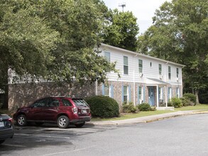 Ashley Arms Apartments in Charleston, SC - Building Photo - Building Photo