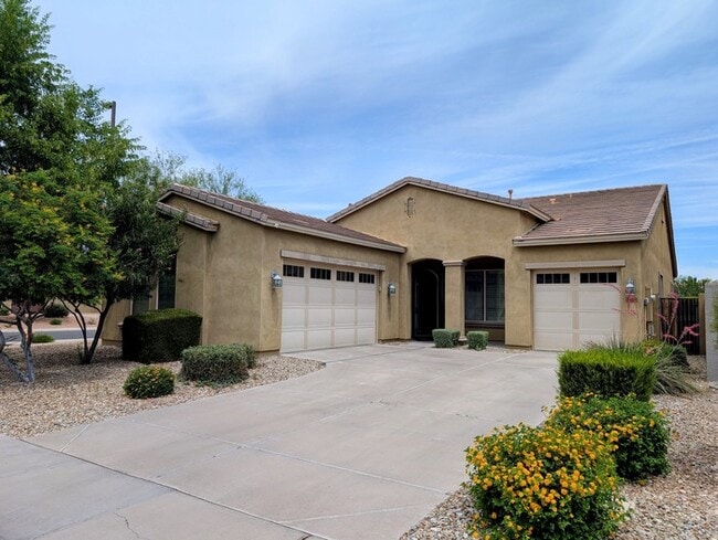 property at 2828 E Ridgewood Ln