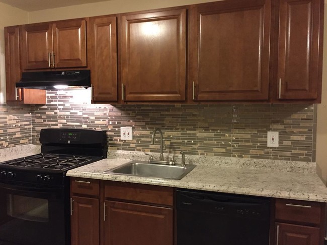 84 Oak Hill Rd, Unit 1