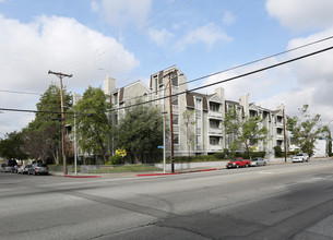 Greenlawn Apartments in Culver City, CA - Building Photo - Building Photo