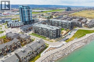 10 Esplanade Ln in Grimsby, ON - Building Photo - Building Photo