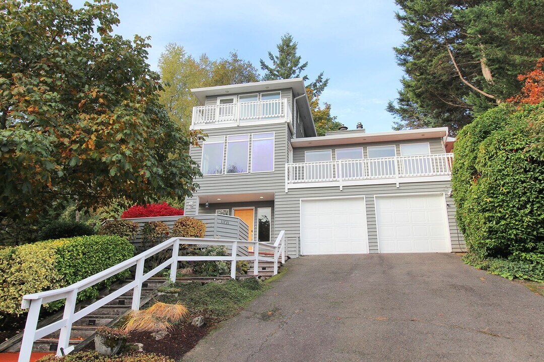 11731 SW 41st Ave in Portland, OR - Building Photo