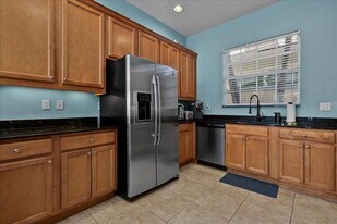 82 Stoney Dr in Palm Beach Gardens, FL - Building Photo