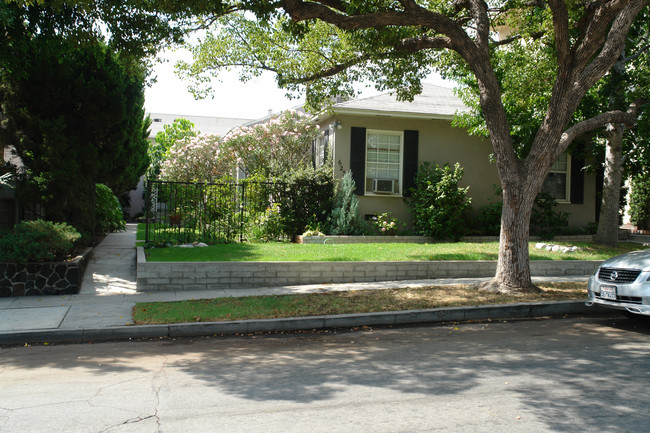 623 E Providencia Ave in Burbank, CA - Building Photo - Building Photo