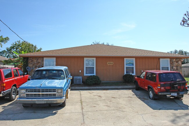 3353 Green Briar Cir in Gulf Breeze, FL - Foto de edificio - Building Photo