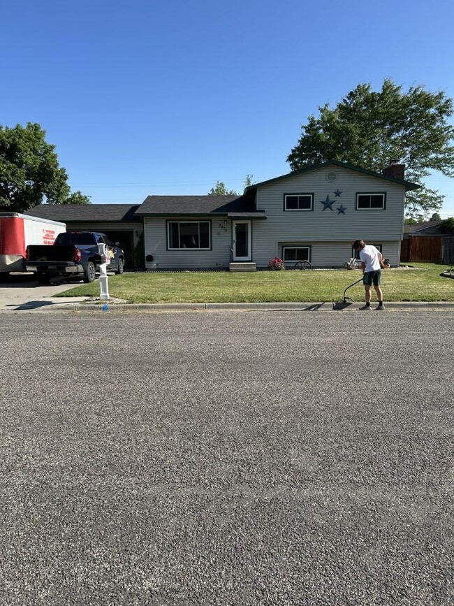property at 2975 Georgina Dr