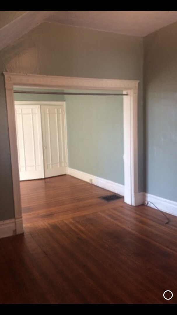 1213 E Jefferson St-Unit -B in Bloomington, IL - Foto de edificio - Building Photo