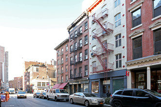 147 Duane St in New York, NY - Building Photo - Building Photo