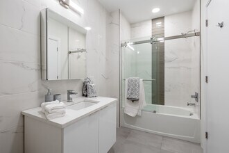 Bergenline Lux in Union City, NJ - Building Photo - Interior Photo