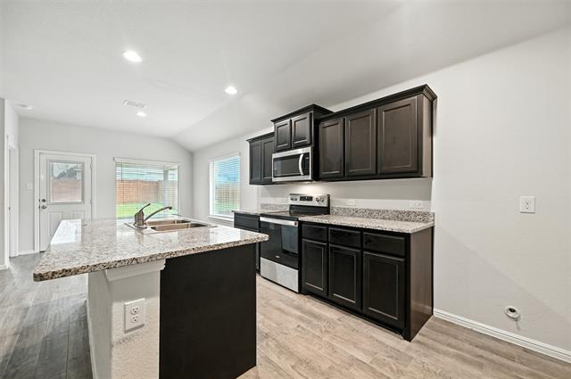 516 Foxhunter St in Fort Worth, TX - Building Photo - Building Photo