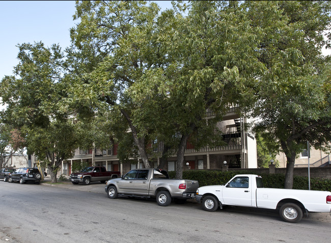 3000 Guadalupe in Austin, TX - Foto de edificio - Building Photo