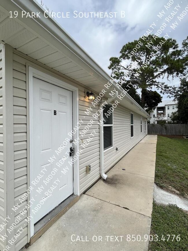 property at 19 Park Cir SE