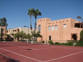 1810 E Blacklidge Dr in Tucson, AZ - Building Photo