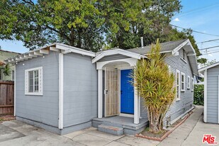 2738 Cloverdale Ave in Los Angeles, CA - Building Photo