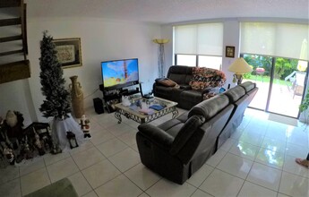 9968 Costa del Sol Blvd in Doral, FL - Building Photo - Building Photo