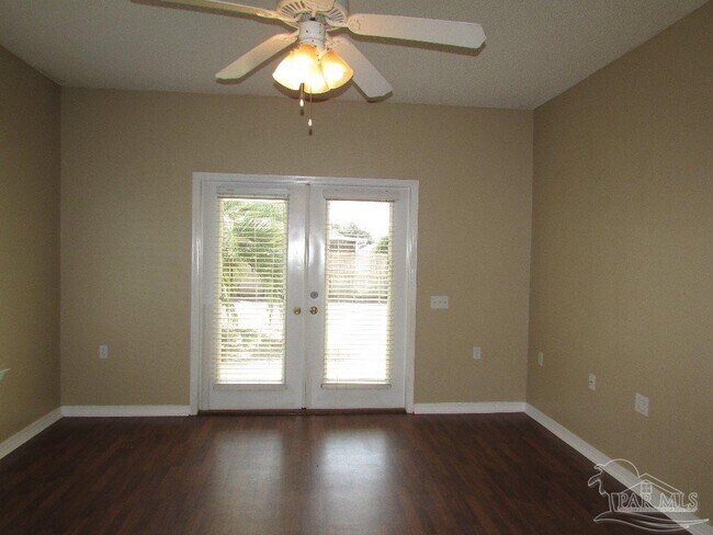 1531 Newcastle Way in Pensacola, FL - Foto de edificio - Building Photo