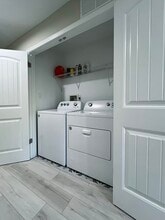 1007 N Peace Haven Rd in Winston-Salem, NC - Foto de edificio - Building Photo