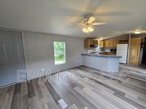 700 W Ridgeway Ave in Cedar Falls, IA - Building Photo - Building Photo