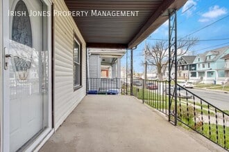 700 Hopkins St in Buffalo, NY - Building Photo - Building Photo