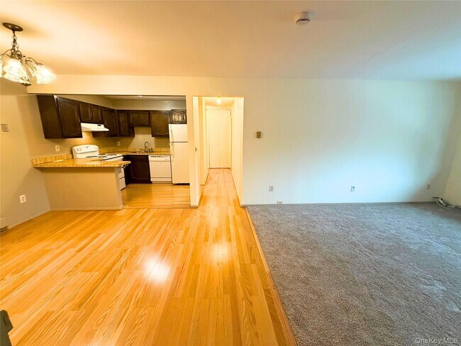 11 Patterson Village Ct in Patterson, NY - Building Photo - Building Photo