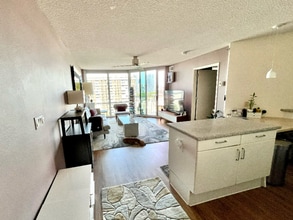 801 S King St in Honolulu, HI - Building Photo - Building Photo