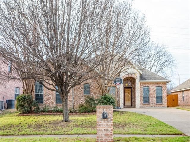 8325 Estandarte Ct in Benbrook, TX - Building Photo - Building Photo