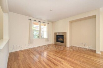 280 Soaring Hawk Ln in Sacramento, CA - Building Photo - Building Photo