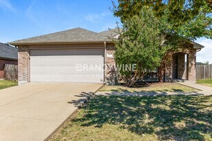 411 Silver Leaf Dr in Royse City, TX - Building Photo