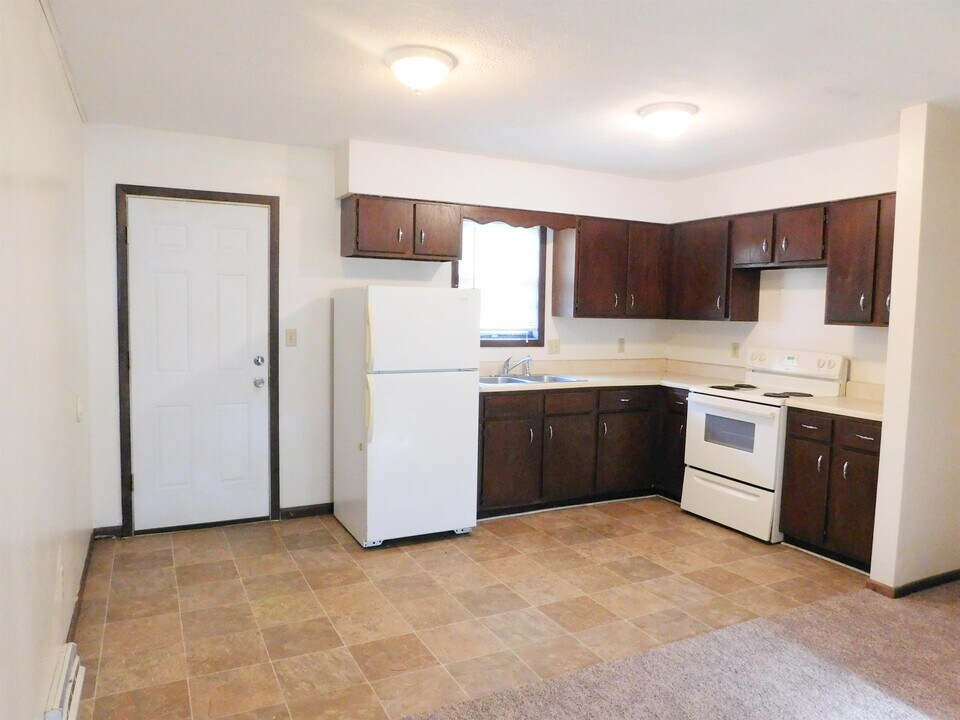 702 W 12th St-Unit -1 in Junction City, KS - Building Photo