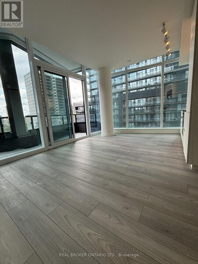 110 Broadway Ave in Toronto, ON - Building Photo - Building Photo