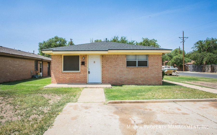 2302 40th St in Lubbock, TX - Building Photo