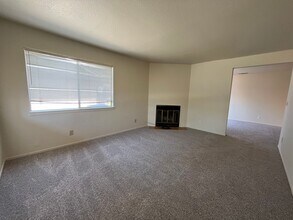 9088 Salmon Falls Dr in Sacramento, CA - Building Photo - Building Photo