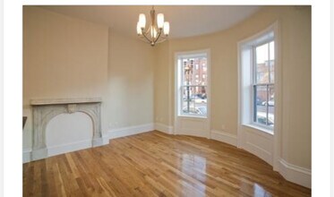 685 Massachusetts Ave, Unit 2 in Boston, MA - Foto de edificio - Building Photo