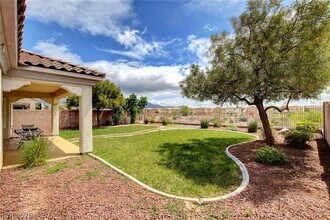 8216 Imperial Lakes St in Las Vegas, NV - Building Photo - Building Photo