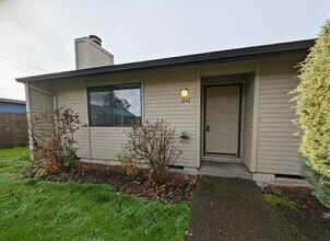 1642 SE 23rd Ct in Albany, OR - Building Photo - Building Photo