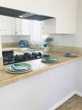 328 Marguerite Ave in Newport Beach, CA - Building Photo - Building Photo