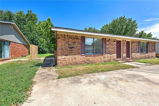 2732 N Arroyo Ave in Fayetteville, AR - Foto de edificio - Building Photo