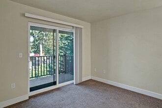 Forest Hills Estates in Shoreline, WA - Building Photo - Building Photo
