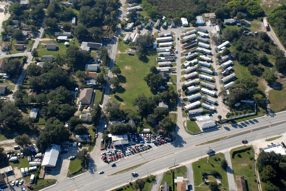 Palms Mobile Home Park in Auburndale, FL - Building Photo