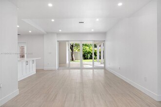 1617 Washington St in Hollywood, FL - Foto de edificio - Building Photo