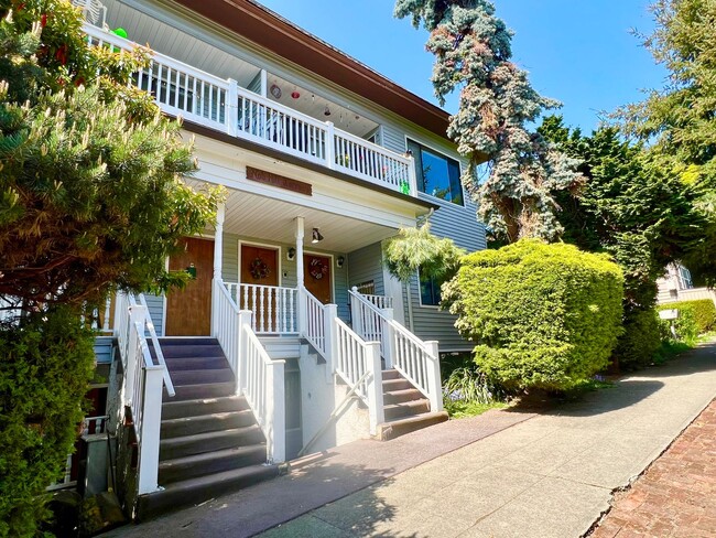 property at 809 Nob Hill Ave N