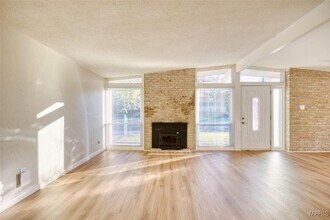 825 Derhake Rd in Florissant, MO - Building Photo - Building Photo