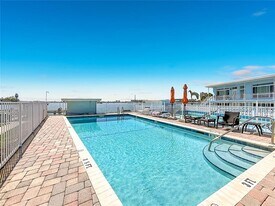 1840 Shore Dr S in South Pasadena, FL - Building Photo