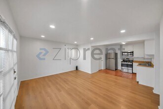 265 Hollywood Blvd in Oxnard, CA - Foto de edificio - Building Photo