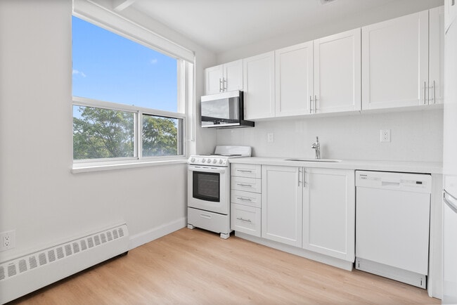 1017 Woodbine in Toronto, ON - Building Photo - Building Photo