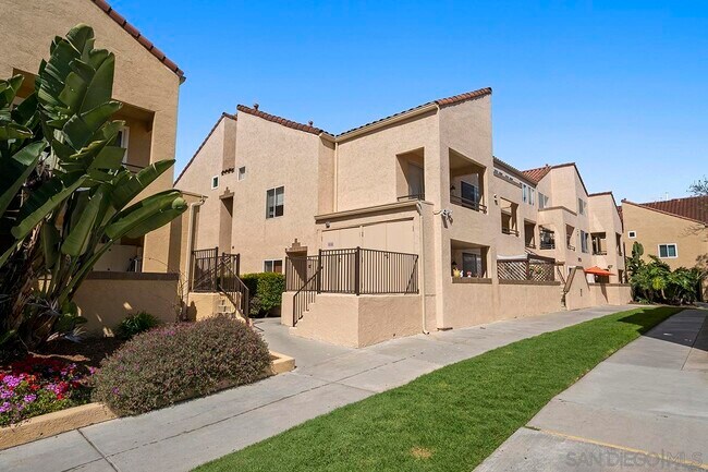 3925 Nobel Dr in San Diego, CA - Building Photo - Building Photo