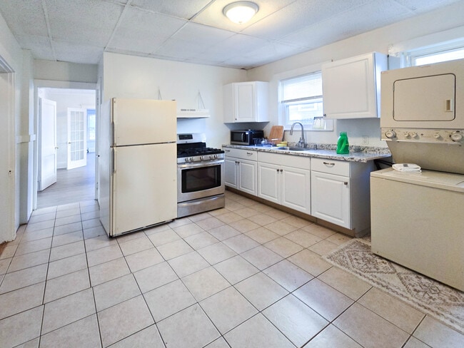 63 Pinckney St, Unit 1