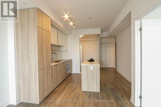 15 Holmes Ave in Toronto, ON - Building Photo - Building Photo